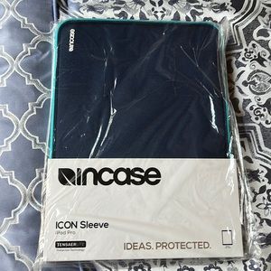 NWT inCase laptop case